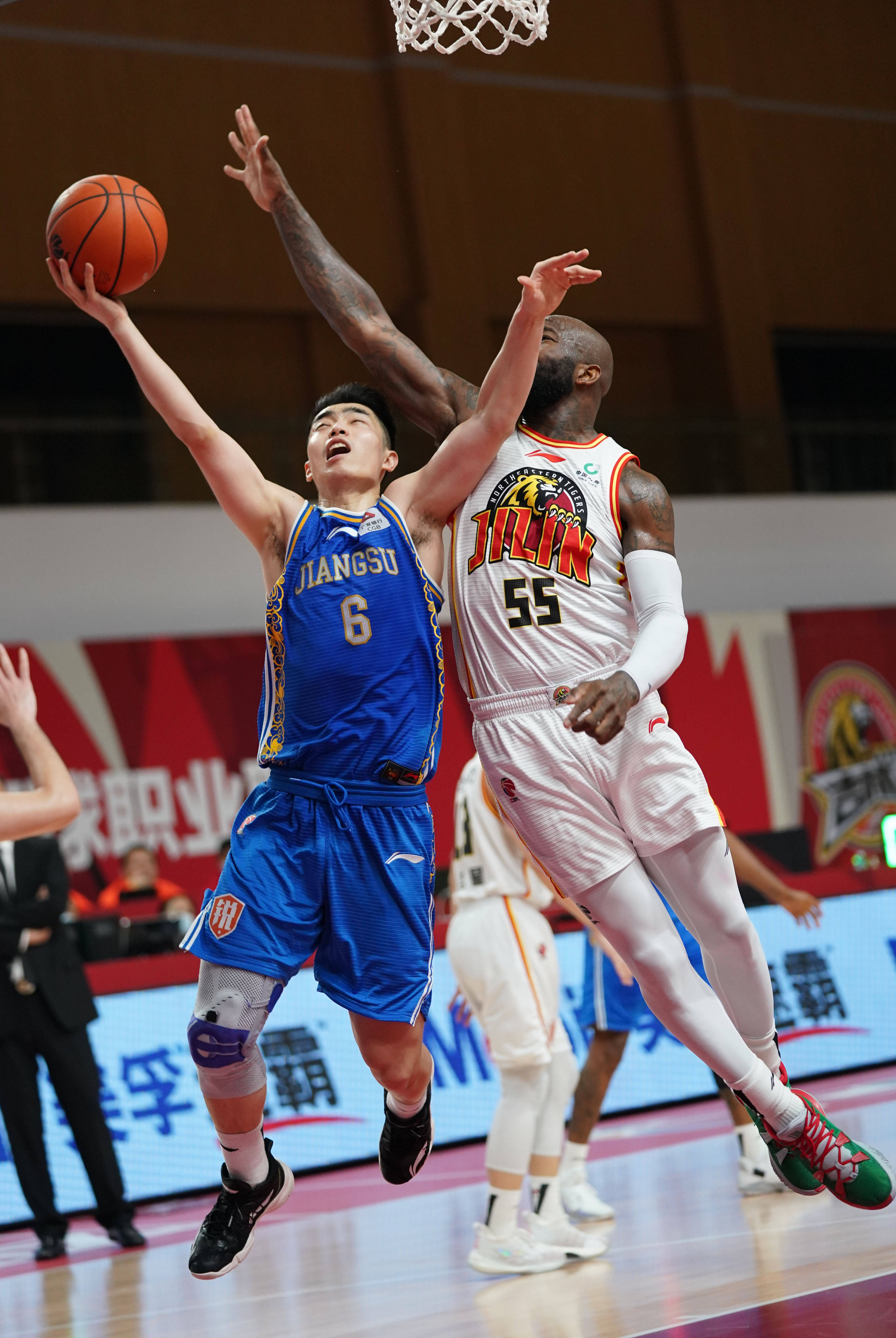 包含CBA球员技艺精湛，为球迷带来赛场精彩的词条