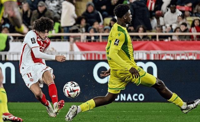 摩纳哥客场战胜武里亚什,保持领先优势 摩纳哥客场战胜武里亚什,保持领先优势