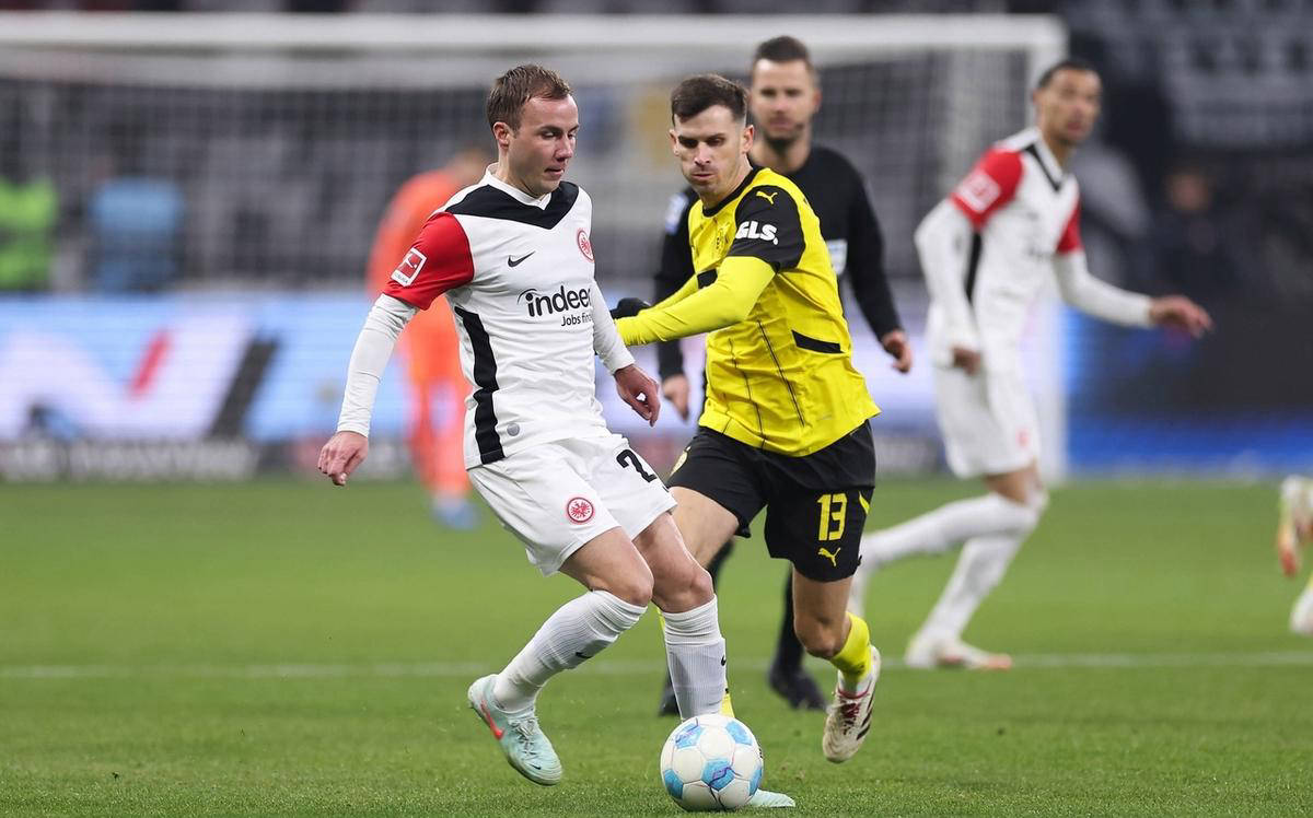 九游app下载-法兰克福中场融洽合作，展现团队默契