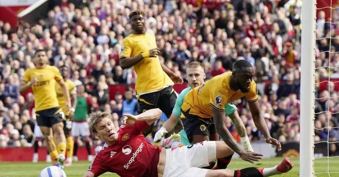 包含利物浦客场小胜狼队，冲刺积分榜榜首的词条