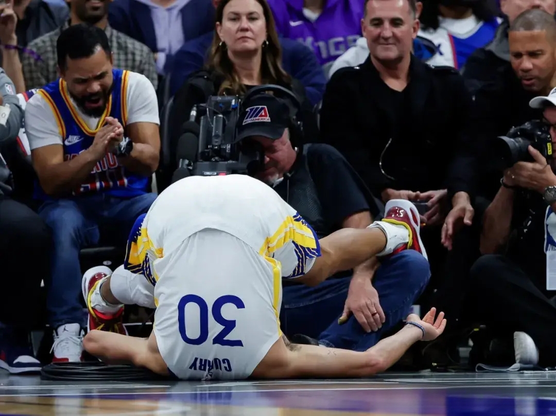 雄鹿客场大胜猛龙，保持不败之身