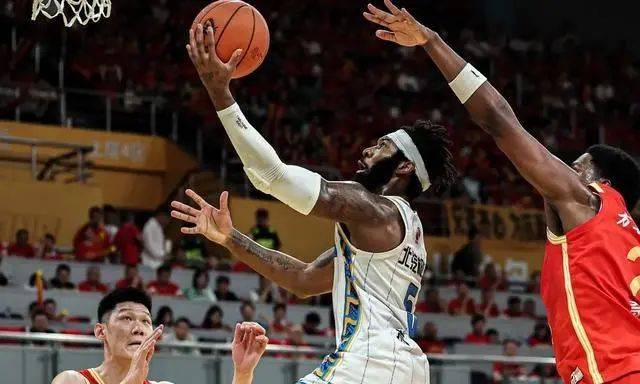 亚眠逆袭,主场击败对手瞬间将比分拉平的简单介绍 亚眠逆袭,主场击败对手瞬间将比分拉平的简单介绍