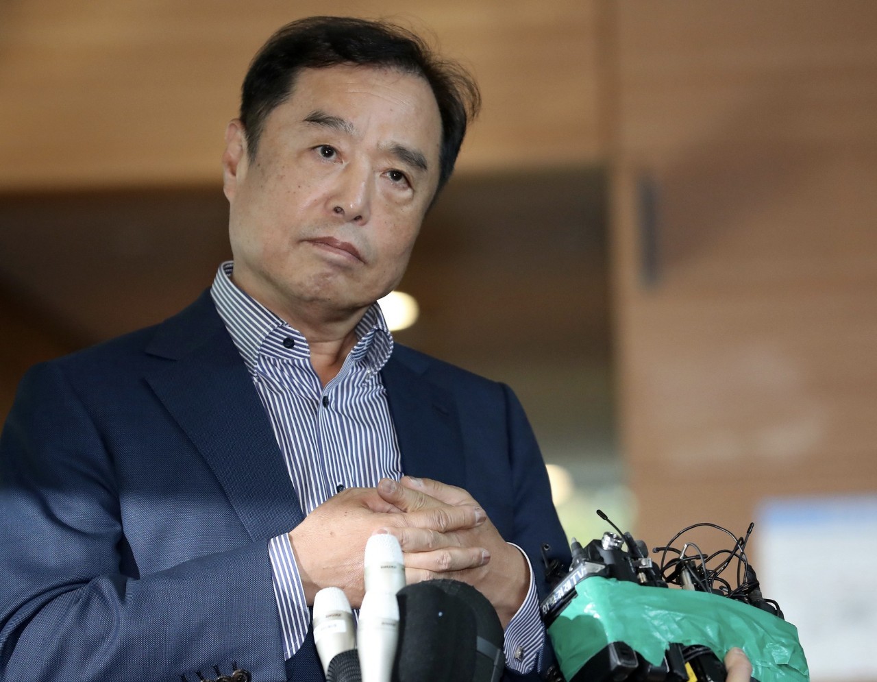 九游中国-球队生涯前途未卜,教练组紧急开会商讨解决方案