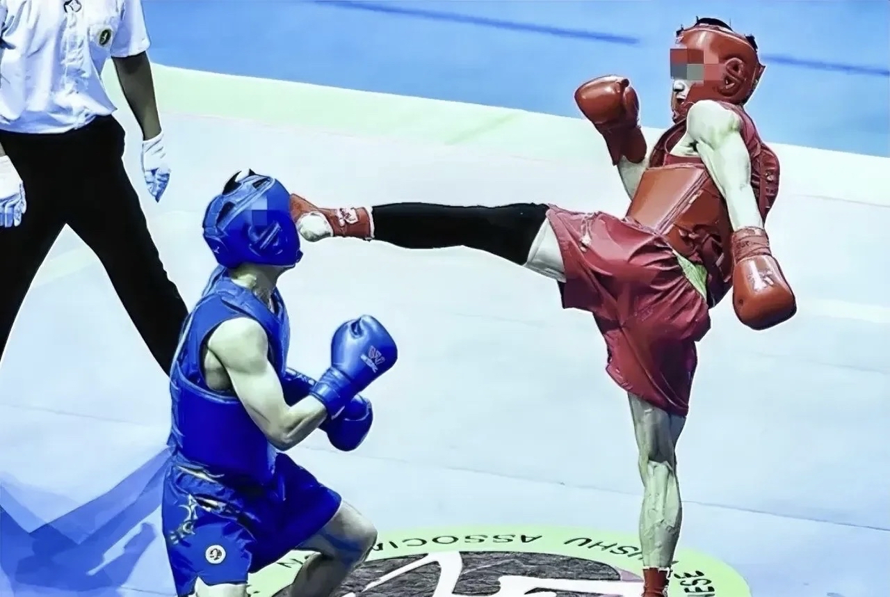 碰撞发生！拳击选手用拳头写历史的简单介绍