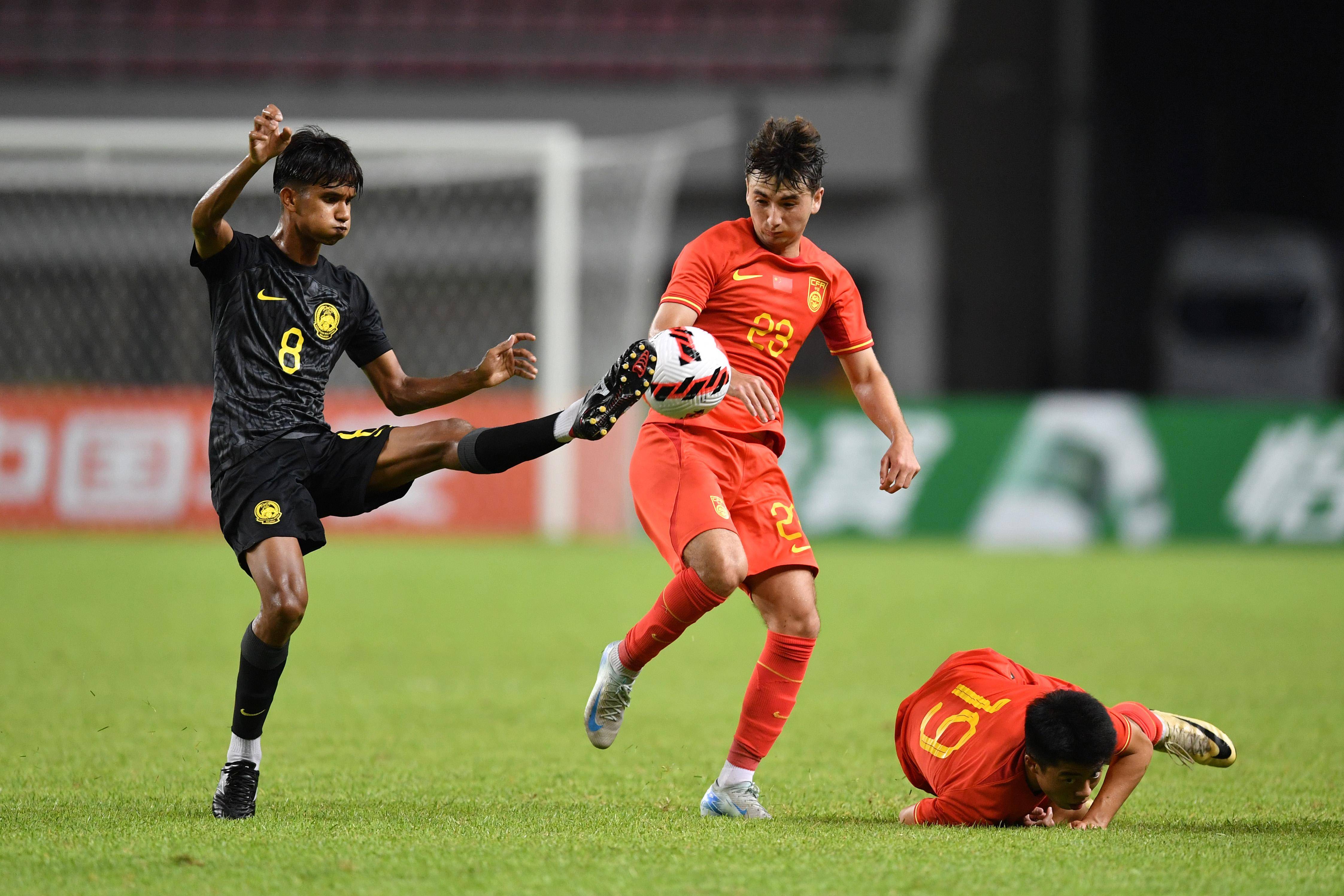 热门的足球比赛在亚洲引发观众热情