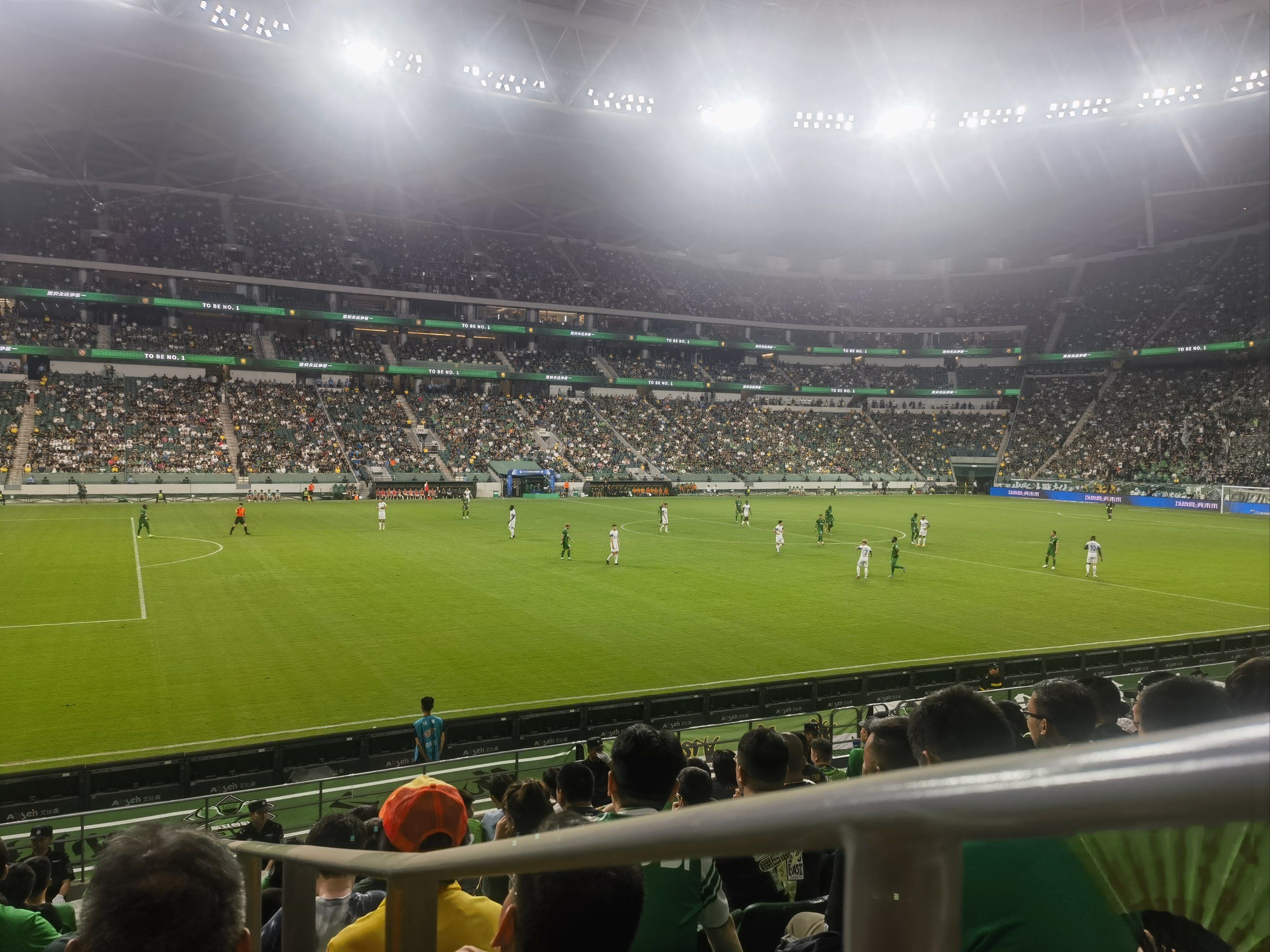 强强对决!球场上的激情不容错过 强强对决!球场上的激情不容错过