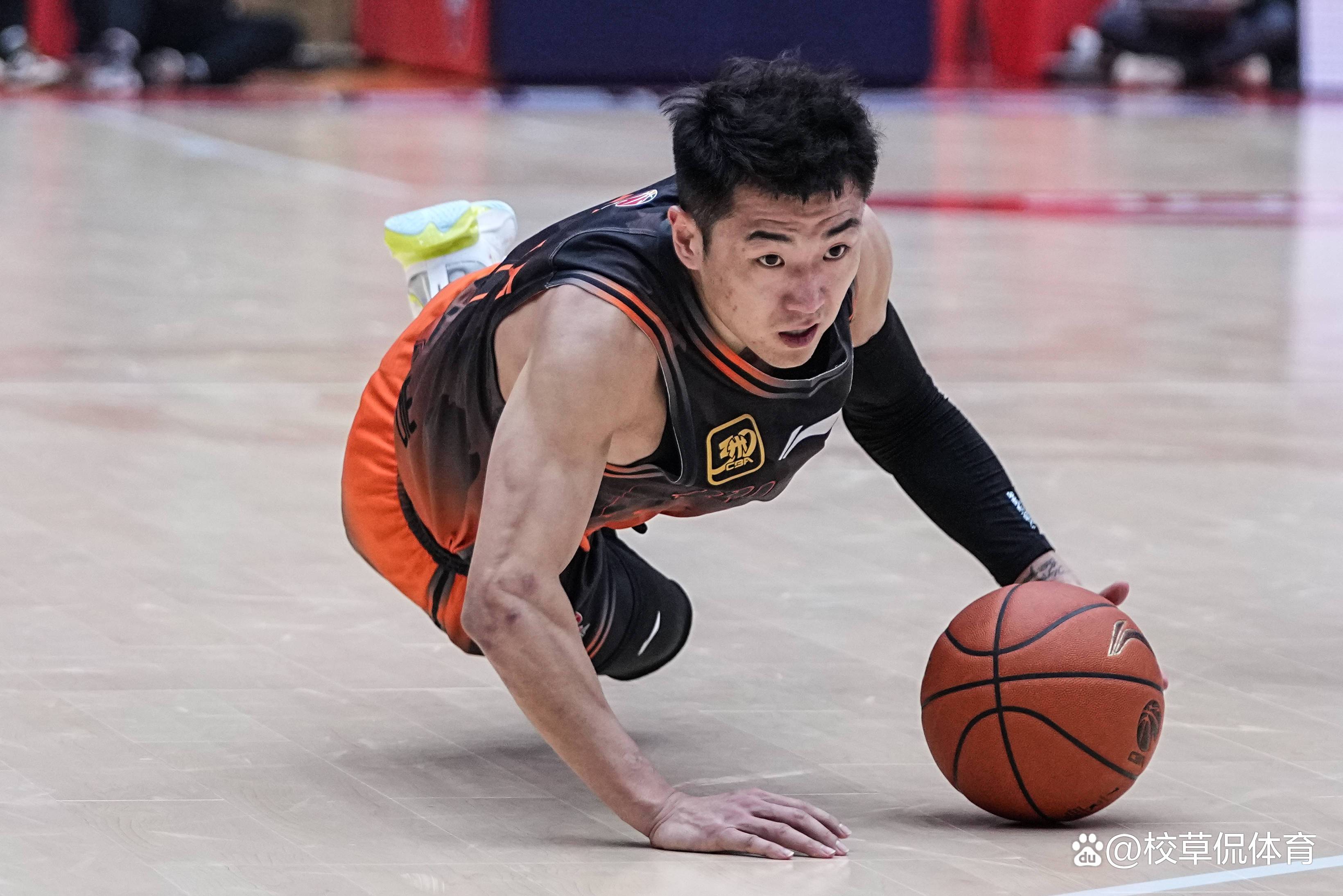 贵州男篮外援加油训练，展现实力