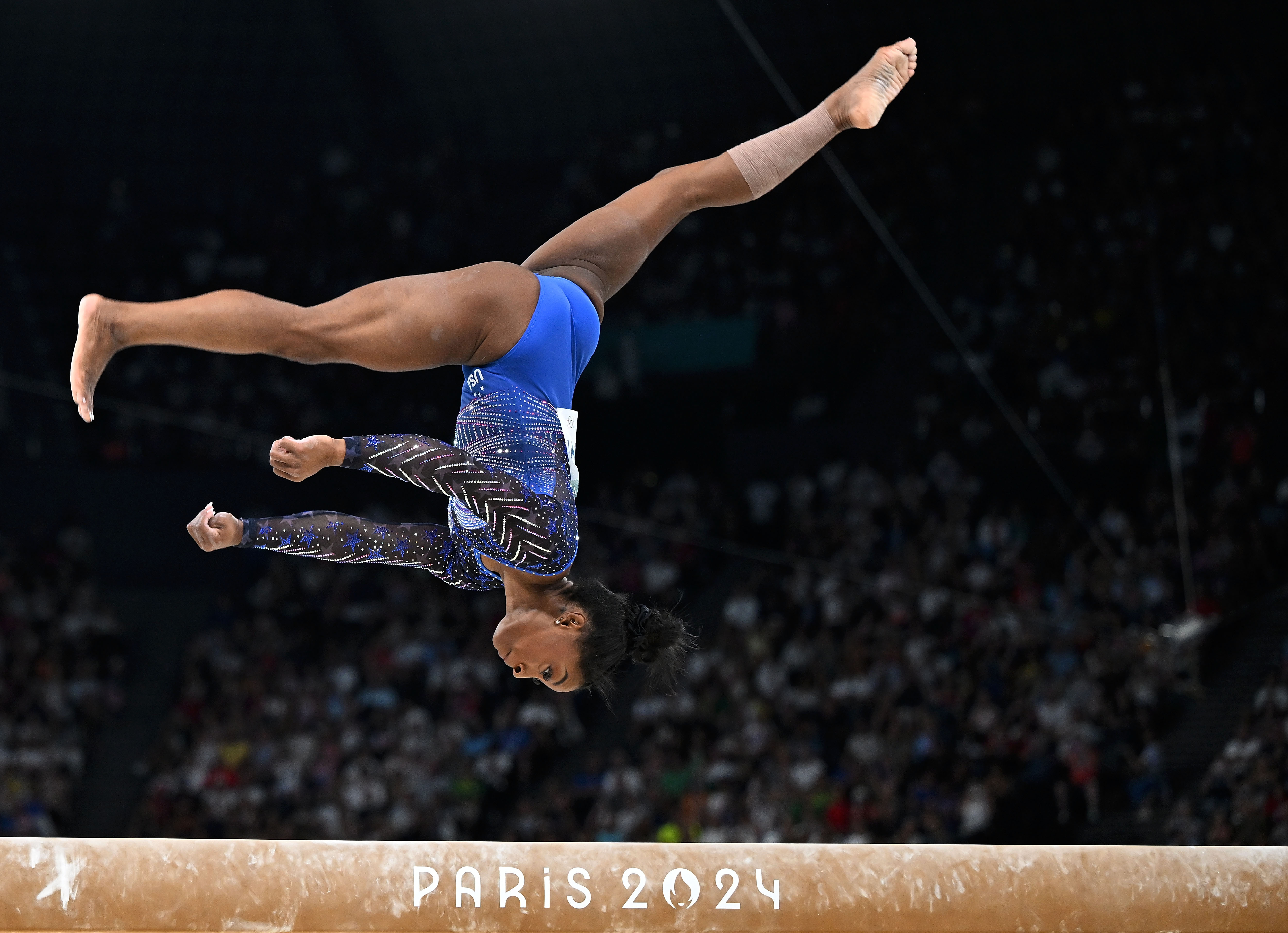 体操比赛中荷兰选手展现出色技艺的简单介绍