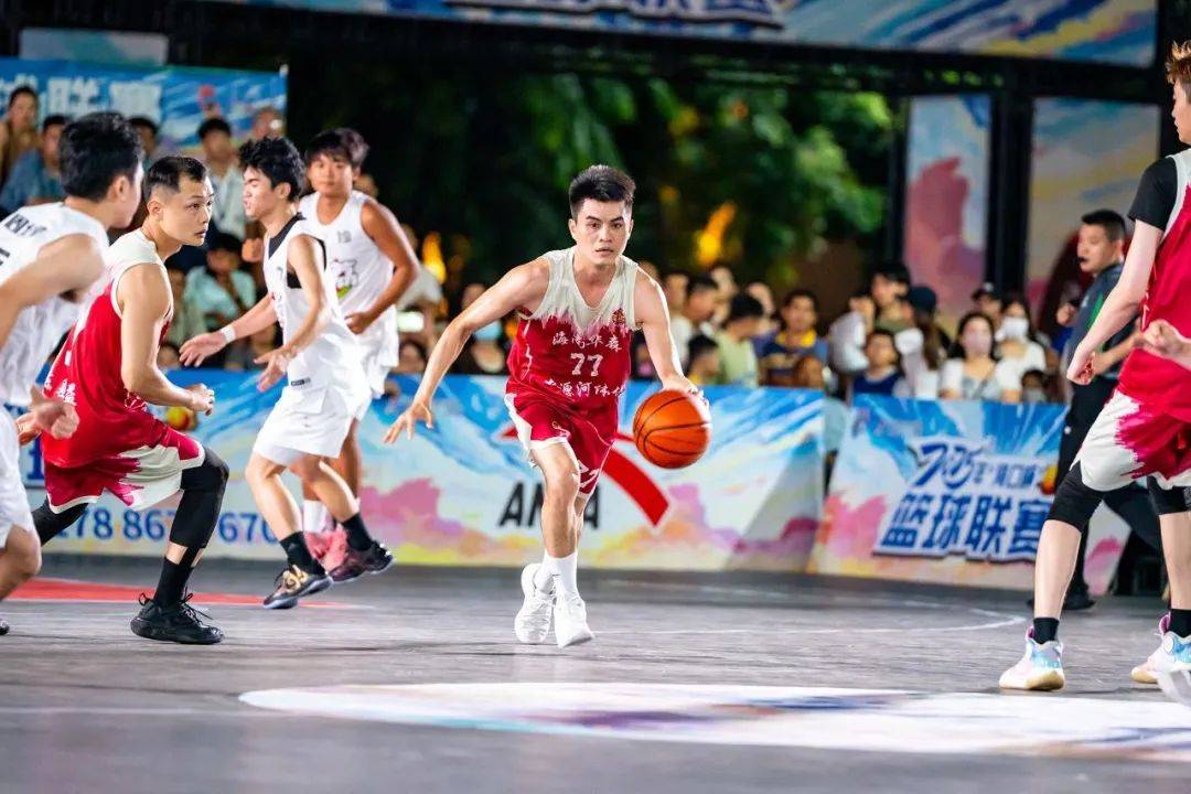 篮球热门城市球迷感恩，对弈风云共梦也瘦