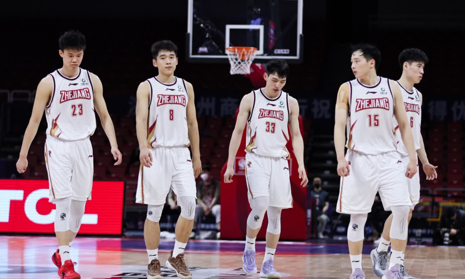 上海队紧咬比分，以微弱优势击败对手