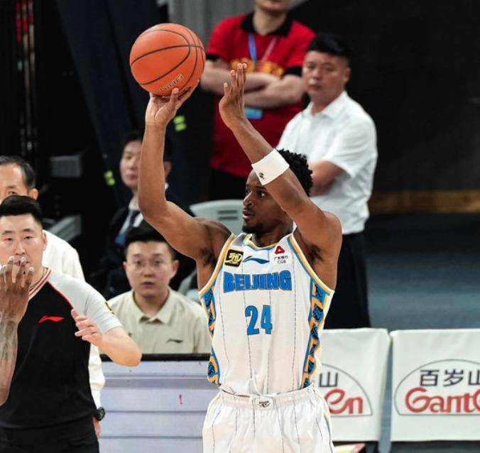 关键罚球稳定局势，球队实现关键胜利