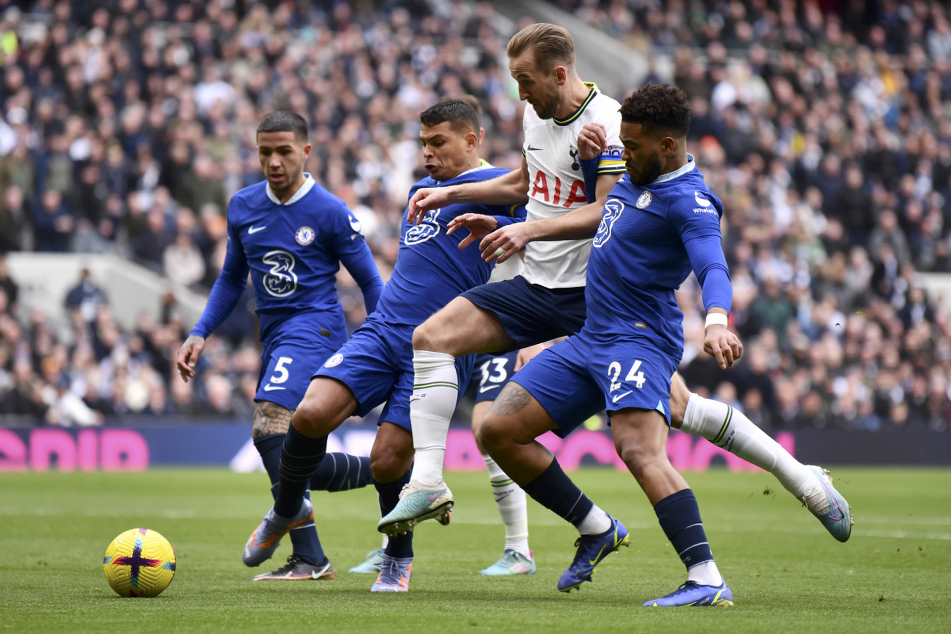 欧洲国家足球预选赛小组赛火爆进行