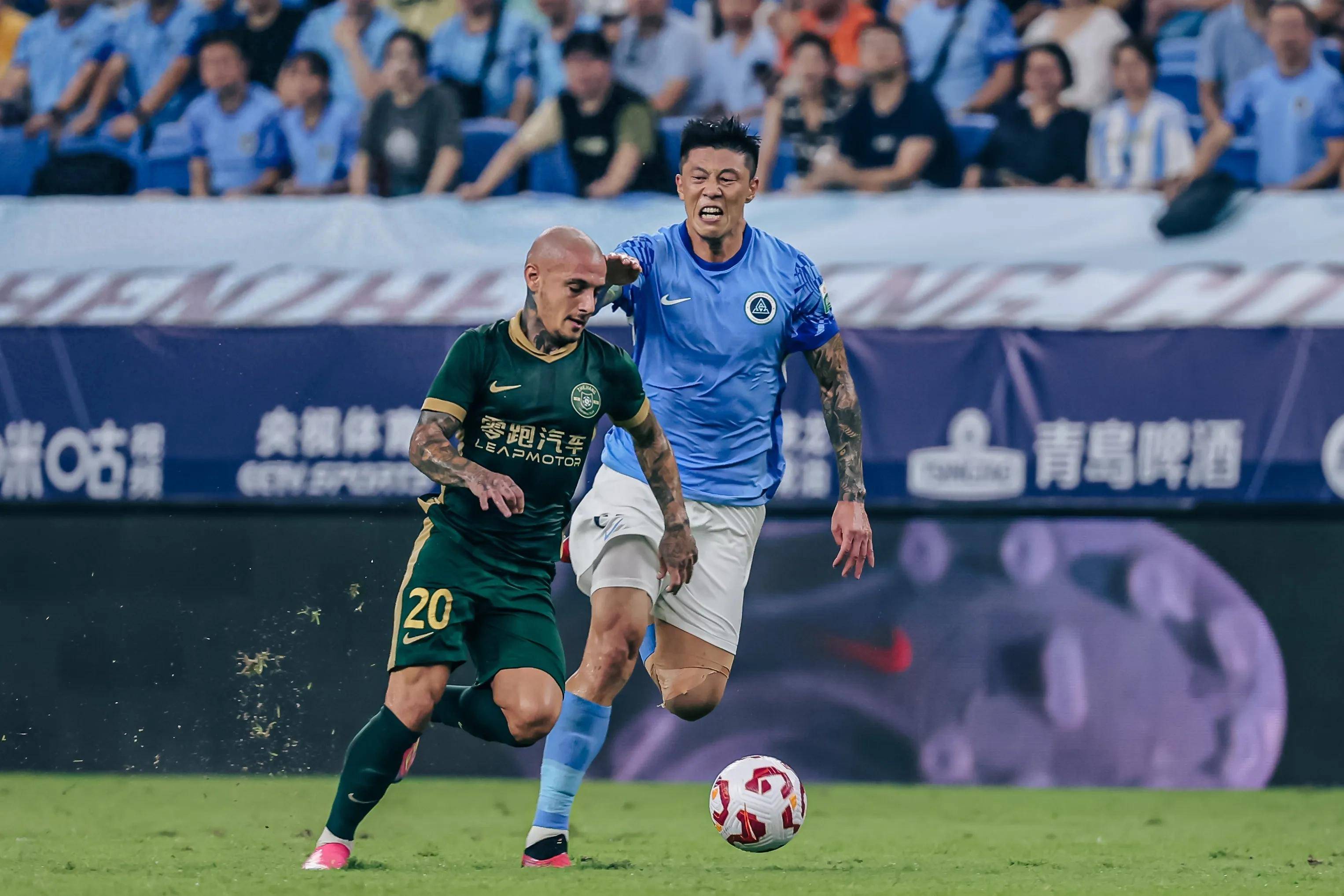 九游VIP-国内激烈足球比拼，场面火爆紧张