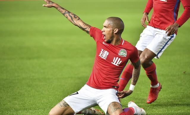 河南建业主场占据优势战胜对手积分榜上升