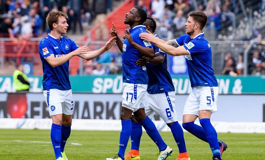 卡尔斯鲁厄队建立攻防平衡,主场取胜展示实力的简单介绍 卡尔斯鲁厄队建立攻防平衡,主场取胜展示实力的简单介绍