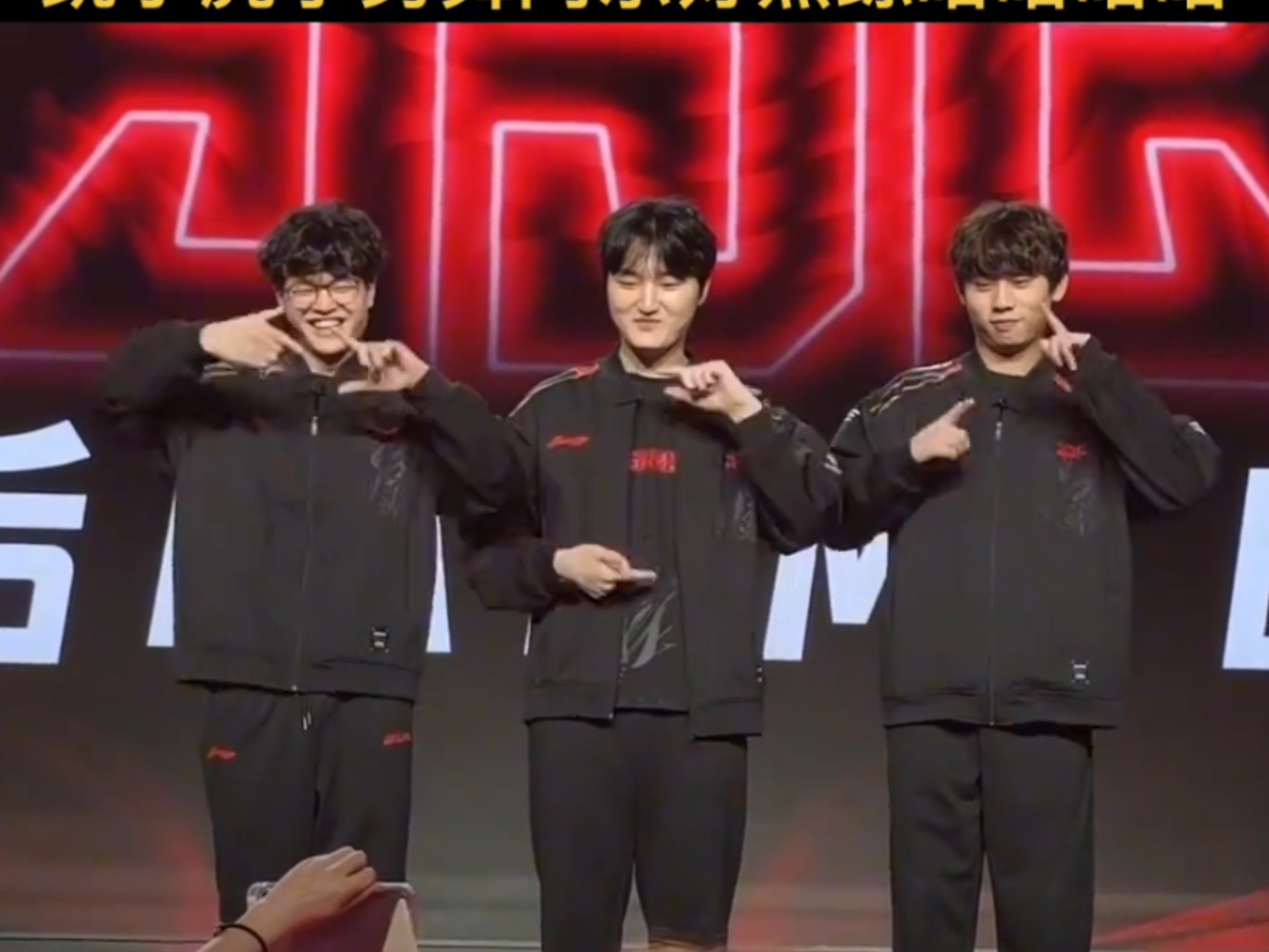 九游娱乐入口-JDG力克DRX，Scout团战一打五宿敌对决入围赛，让粉丝疯狂欢呼