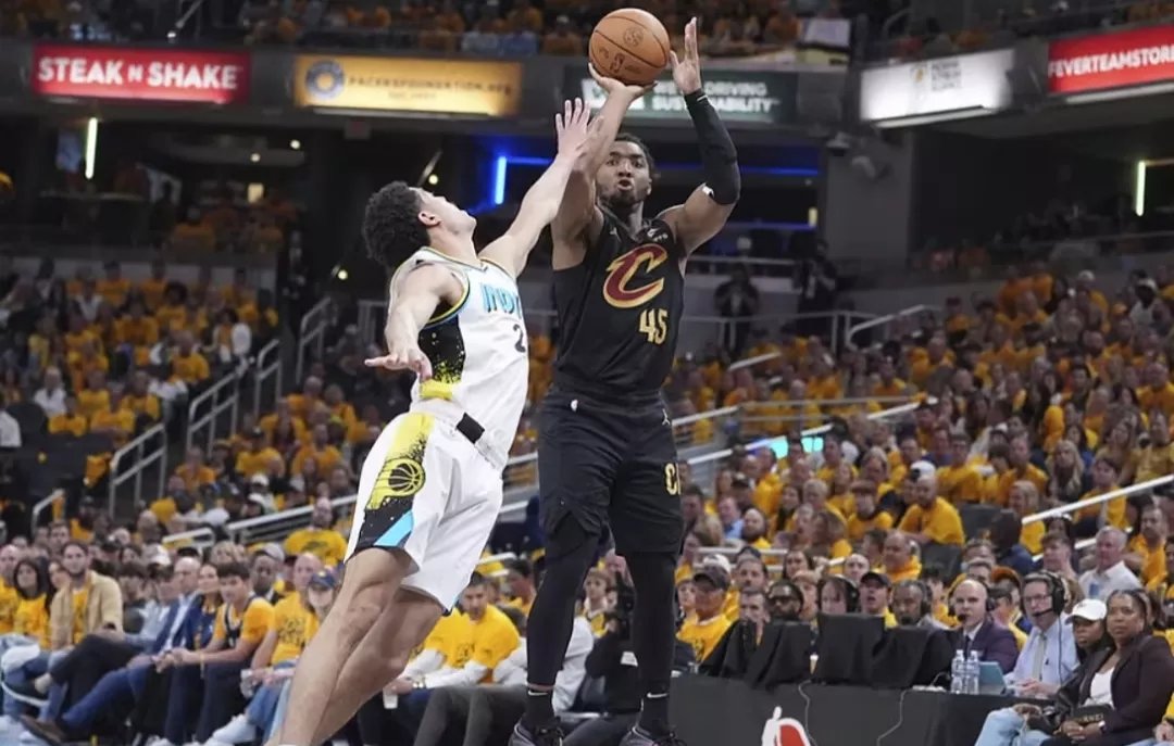 包含爵士客场惜败猛龙，米切尔独取30分的词条