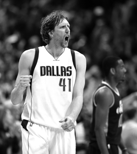 小牛队逆转爵士队，取得胜利