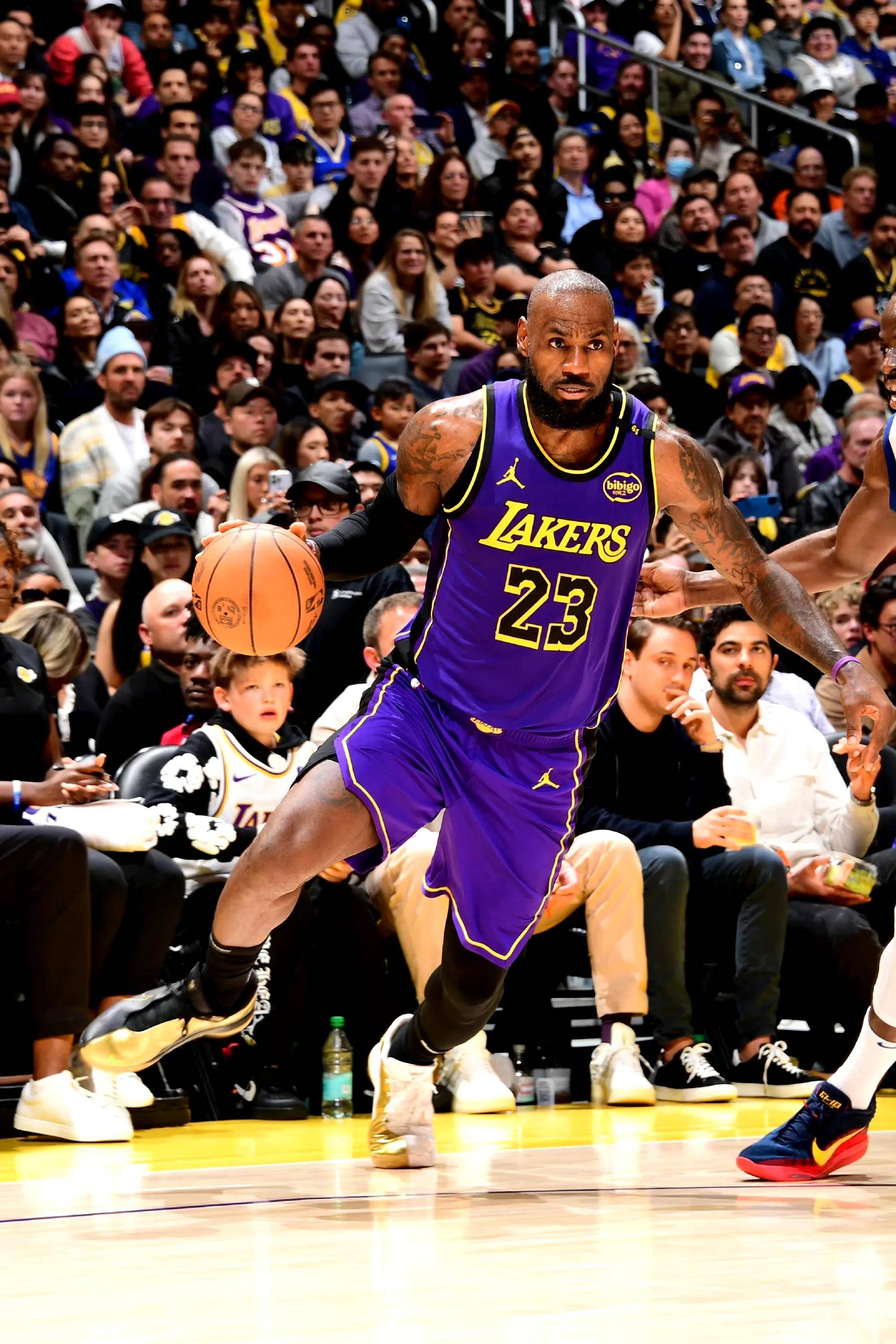 包含詹姆斯领衔湖人逆转击败掘金，晋级总决赛的词条