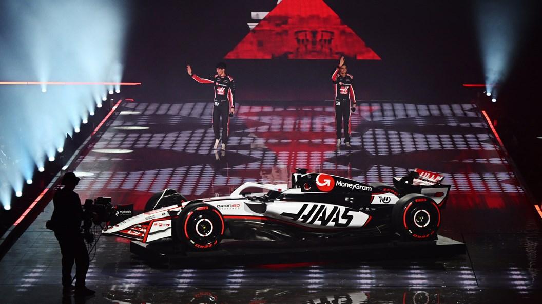 包含索伯车队翻盘迈凯伦，塞恩斯统治全场的词条