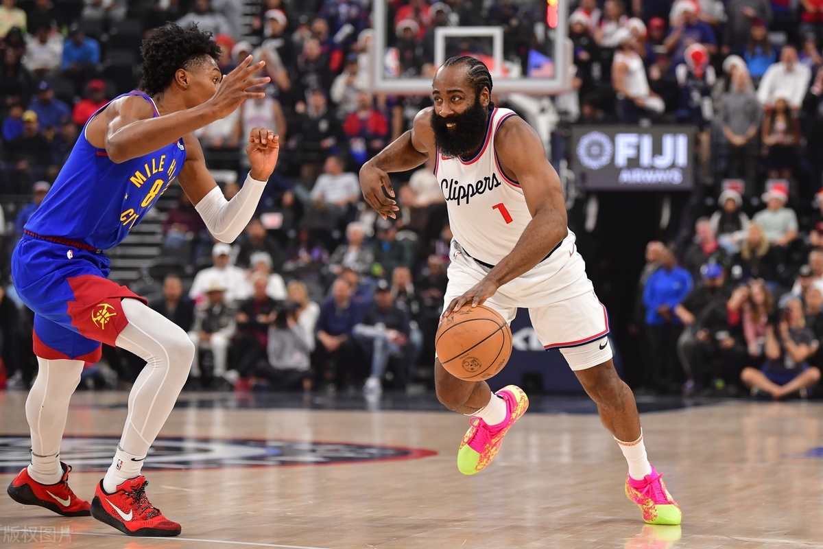 关于快船轻取掘金，易建联统治全场的信息