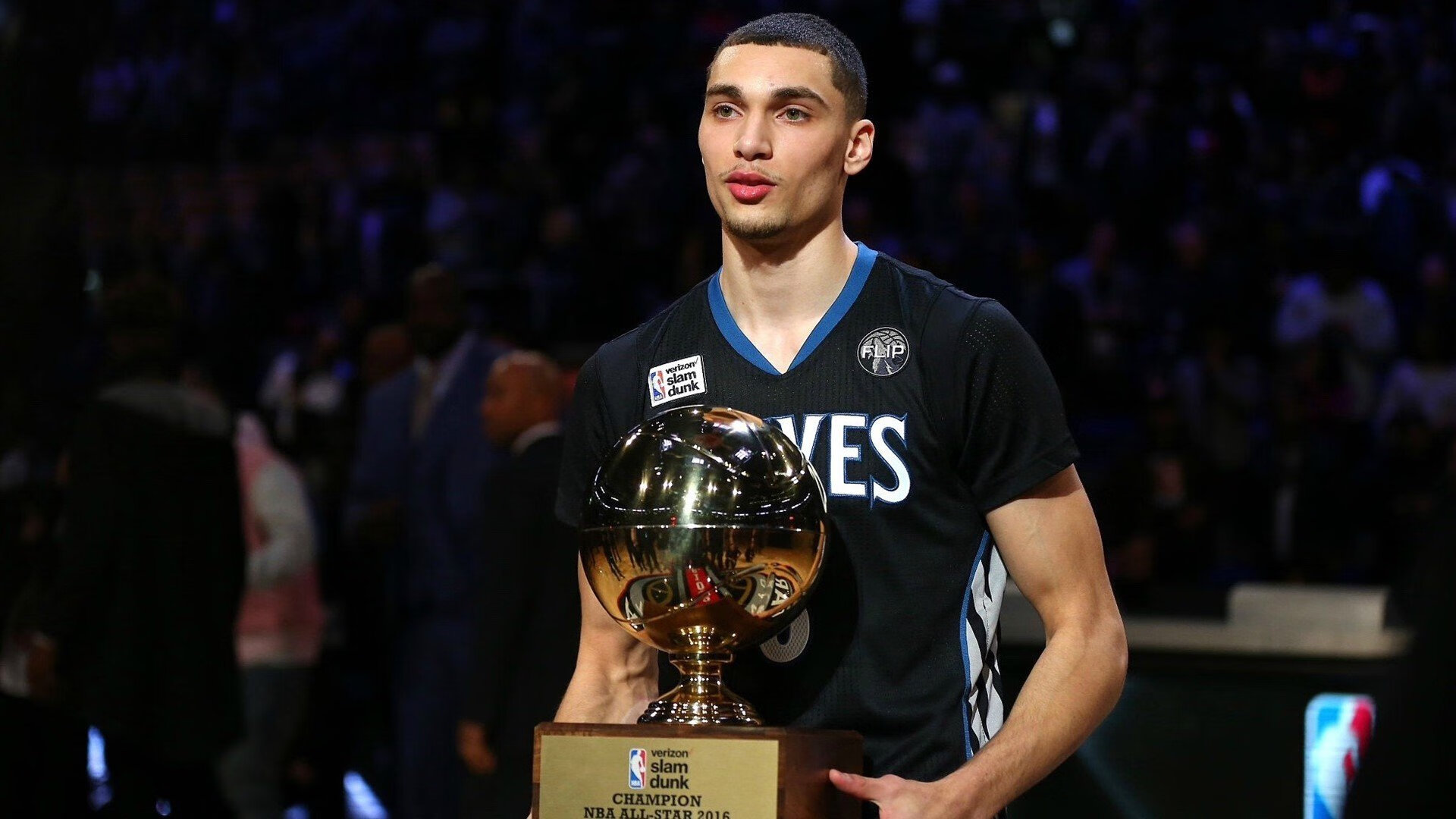 跨越万里的同频共振，当本泽马的专注映照中国队的终结