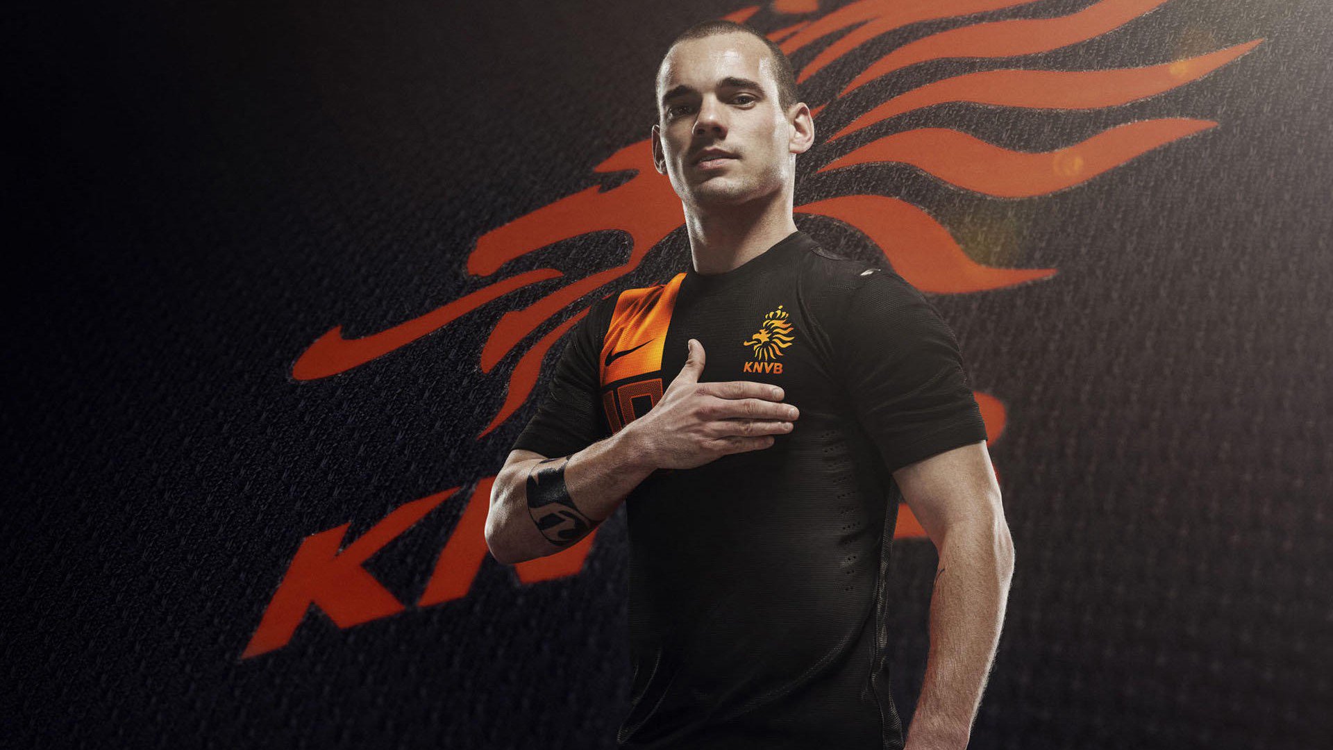 进球机器对撞钢铁洪流！卢卡库三度轰破防线，一场比赛定义两种红魔